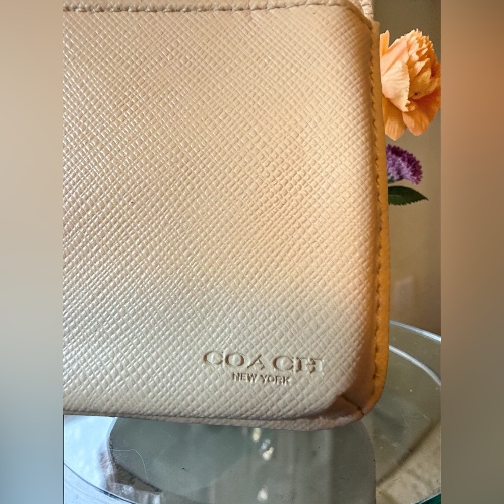 Coach Leather Peyton Tote Bag w/ matching wallet GUC - Picture 14 of 15